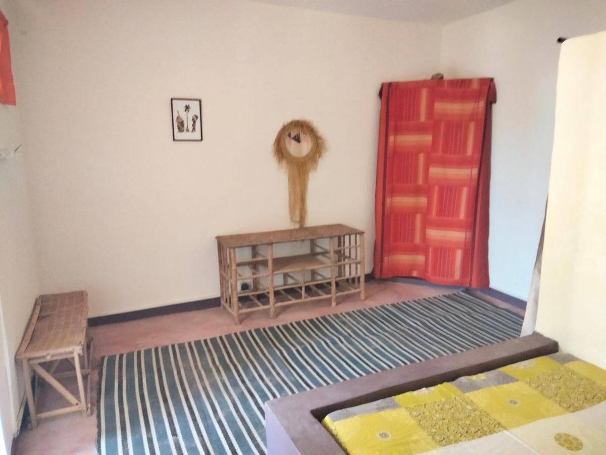 Gaal-Gui, Chez Guillaume Hotel Mboro Екстериор снимка